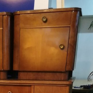 Unbehandelter Nachtkasten für Workshops