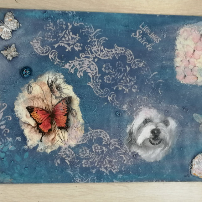 Collage mit Decoupagepapier, Moulds, Schablonierarbeiten in Blau aus dem Technik Workshop.