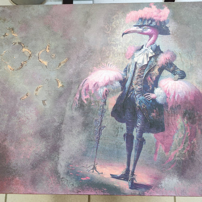 Oberseite Nachtschrank mit Decoupagepapier Herr Flamingo und goldenen Applikationen