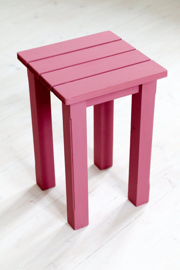 Farbbeispiel für Yellowchair Kreidefarbe Hocker in Orient Pink gestrichen