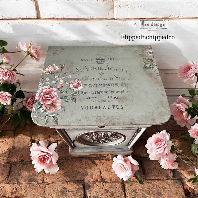 Satin Soie Redesign Schablone auf Kommode