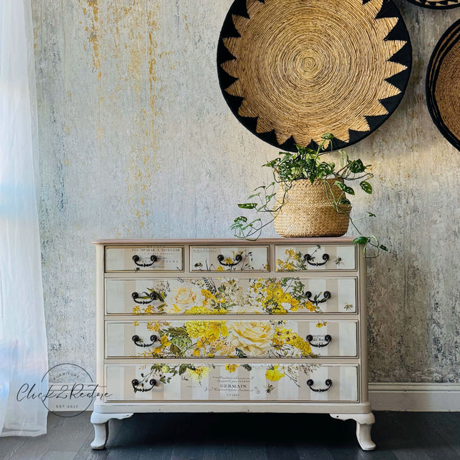 Redesign Transfer mit Blumen auf einem Möbel