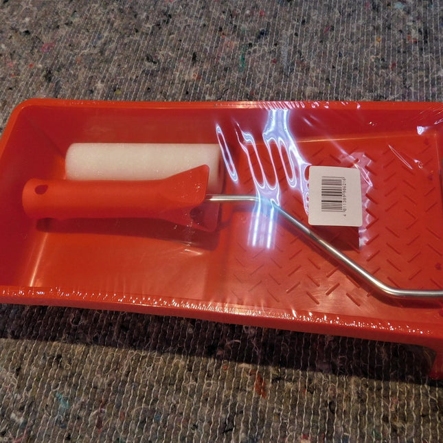 Farbwanne + Roller mit Schaumwalze