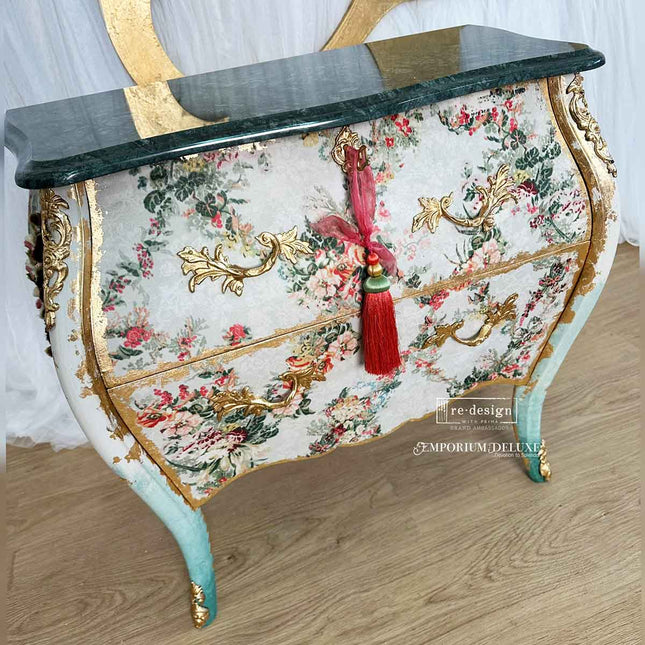 Jardin Fleurie Decoupage Papier auf einer Kommode