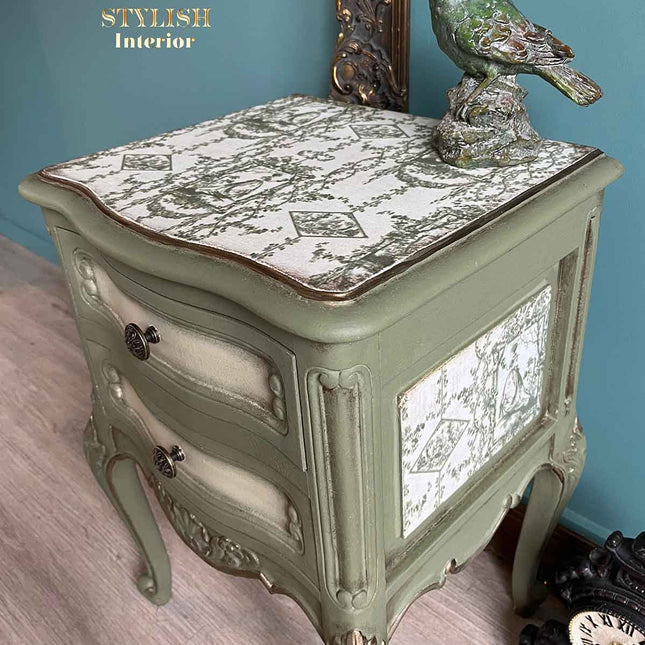 Chasing Petals Decoupage Papier auf Kommode