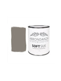Eine Dose Abbondanza Soft Silk und ein Farbmuster für Abbondanza Farbe Zinc Nr. 051